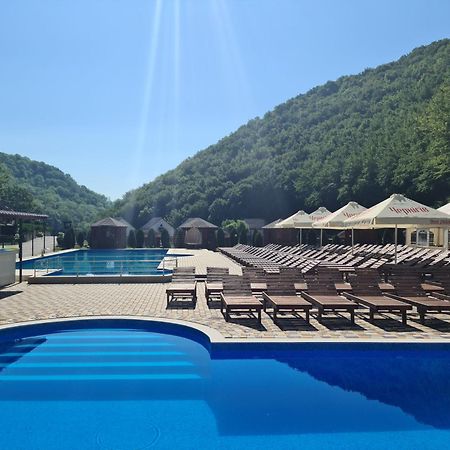 Mishyn-City Hotel Dobrovlyany Buitenkant foto