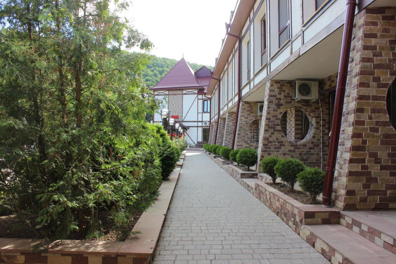 Mishyn-City Hotel Dobrovlyany Buitenkant foto