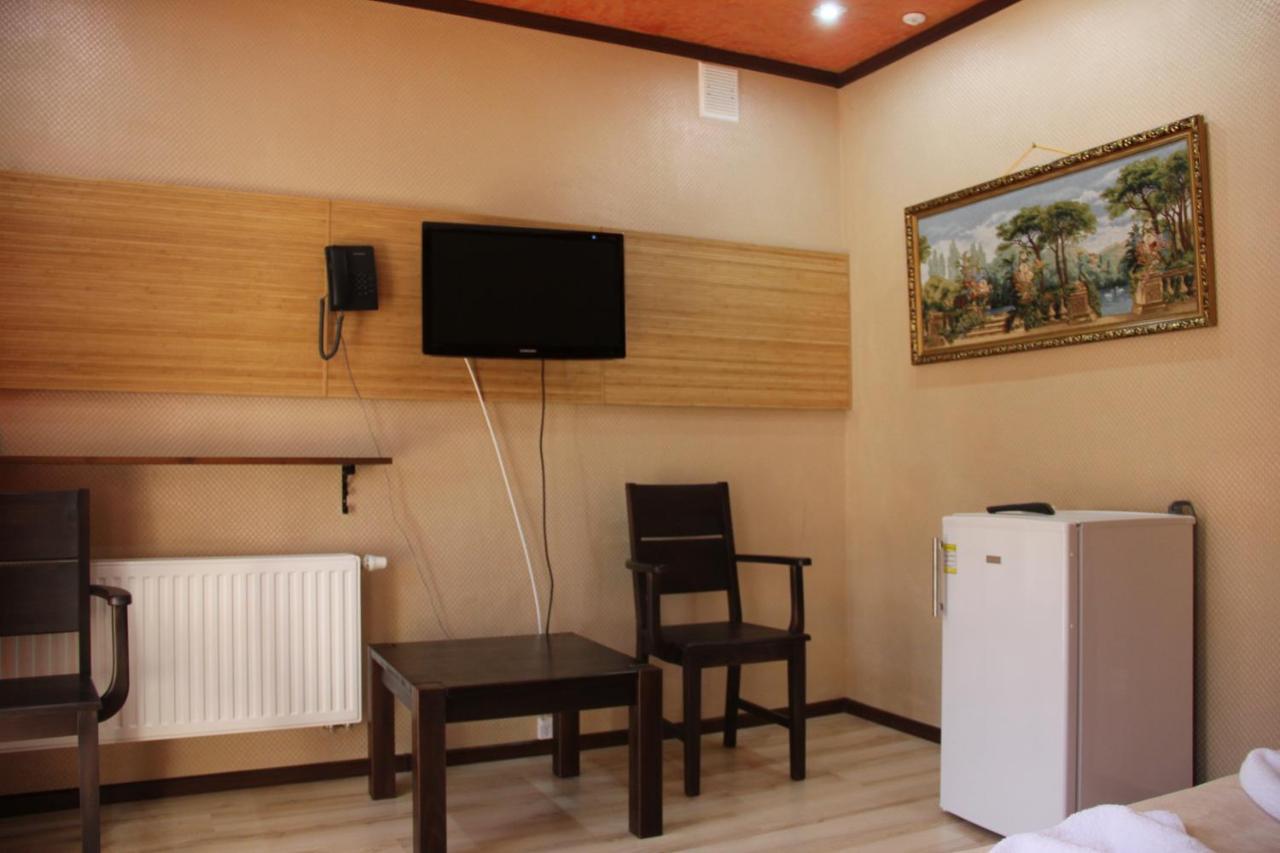 Mishyn-City Hotel Dobrovlyany Buitenkant foto
