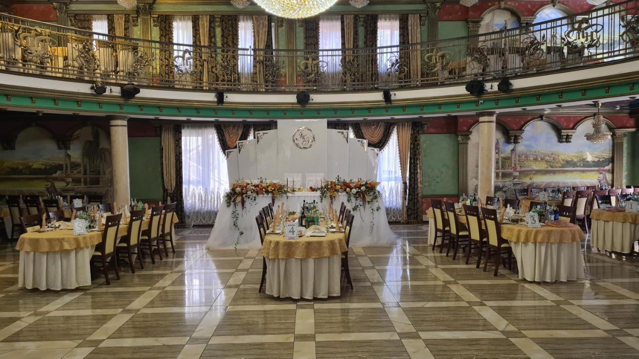 Mishyn-City Hotel Dobrovlyany Buitenkant foto