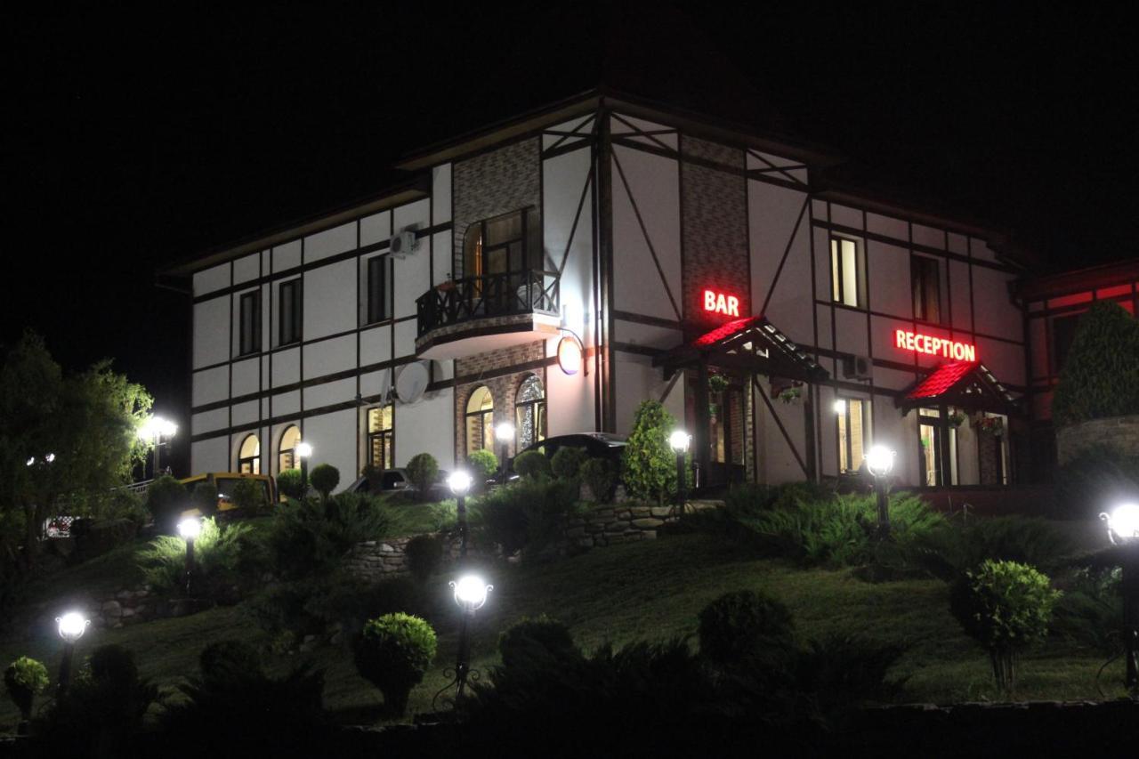 Mishyn-City Hotel Dobrovlyany Buitenkant foto