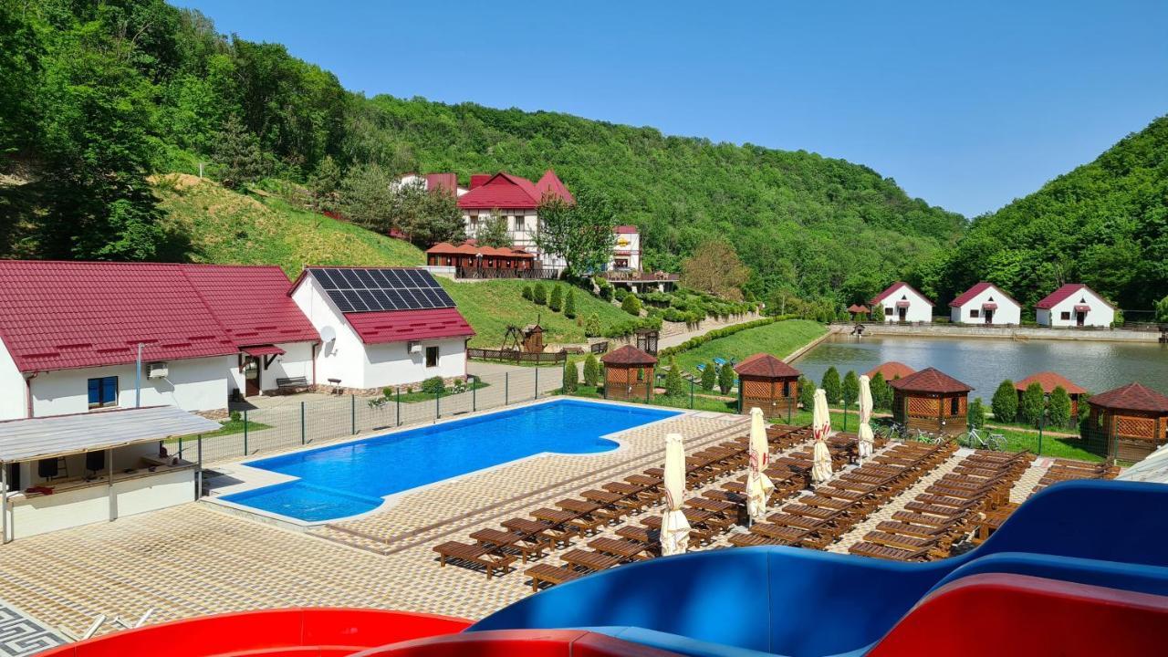 Mishyn-City Hotel Dobrovlyany Buitenkant foto