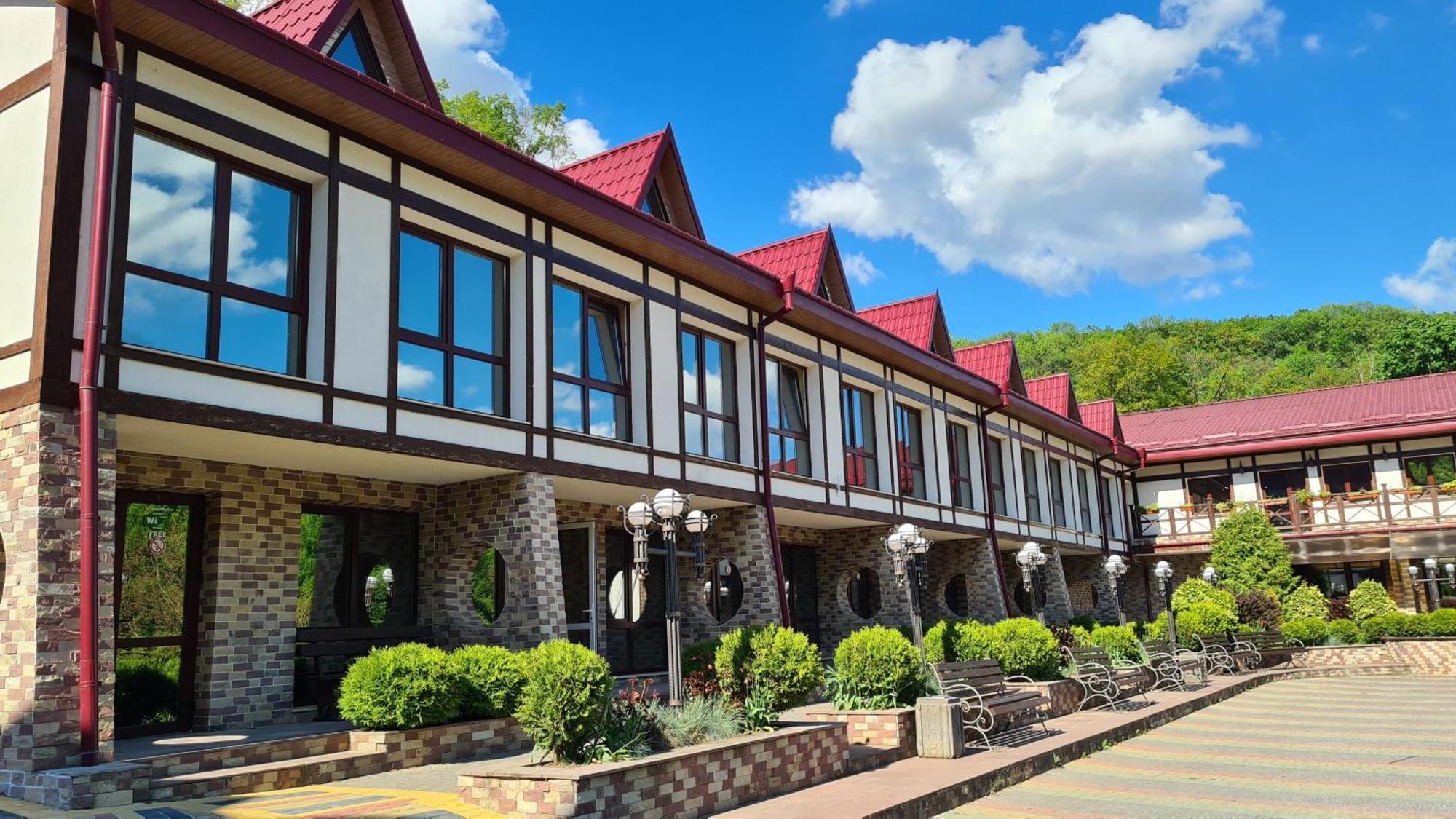 Mishyn-City Hotel Dobrovlyany Buitenkant foto