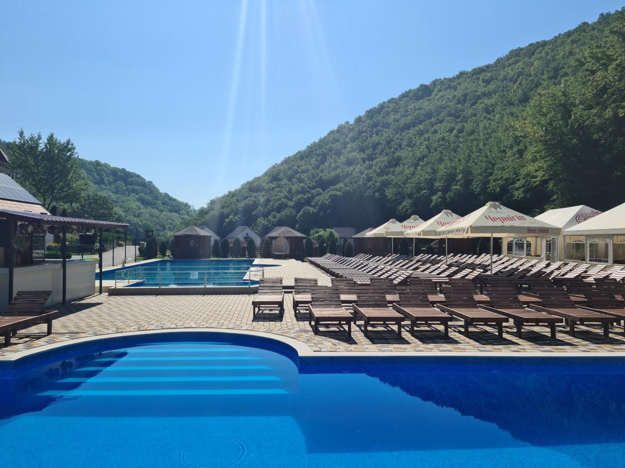 Mishyn-City Hotel Dobrovlyany Buitenkant foto