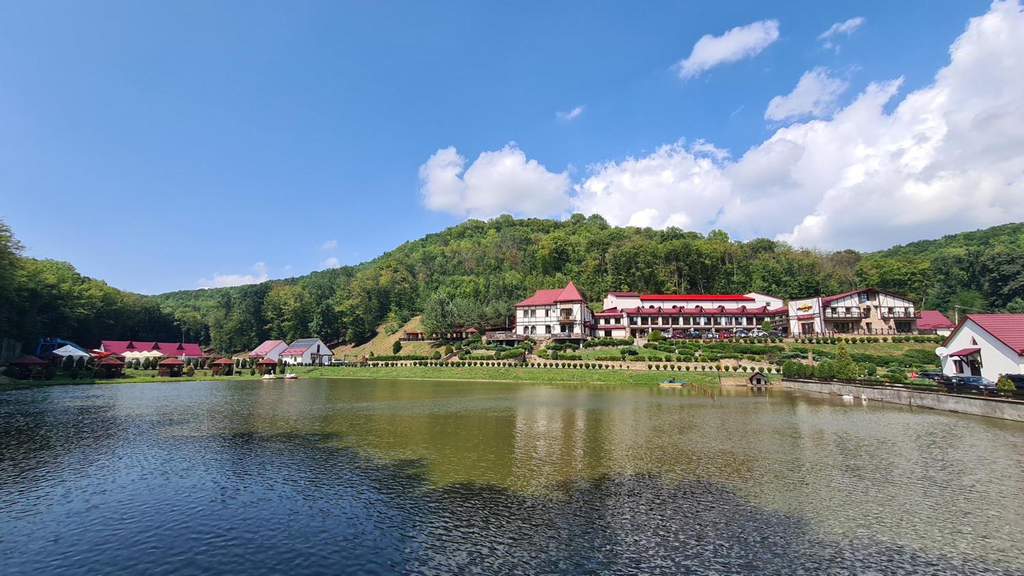 Mishyn-City Hotel Dobrovlyany Buitenkant foto