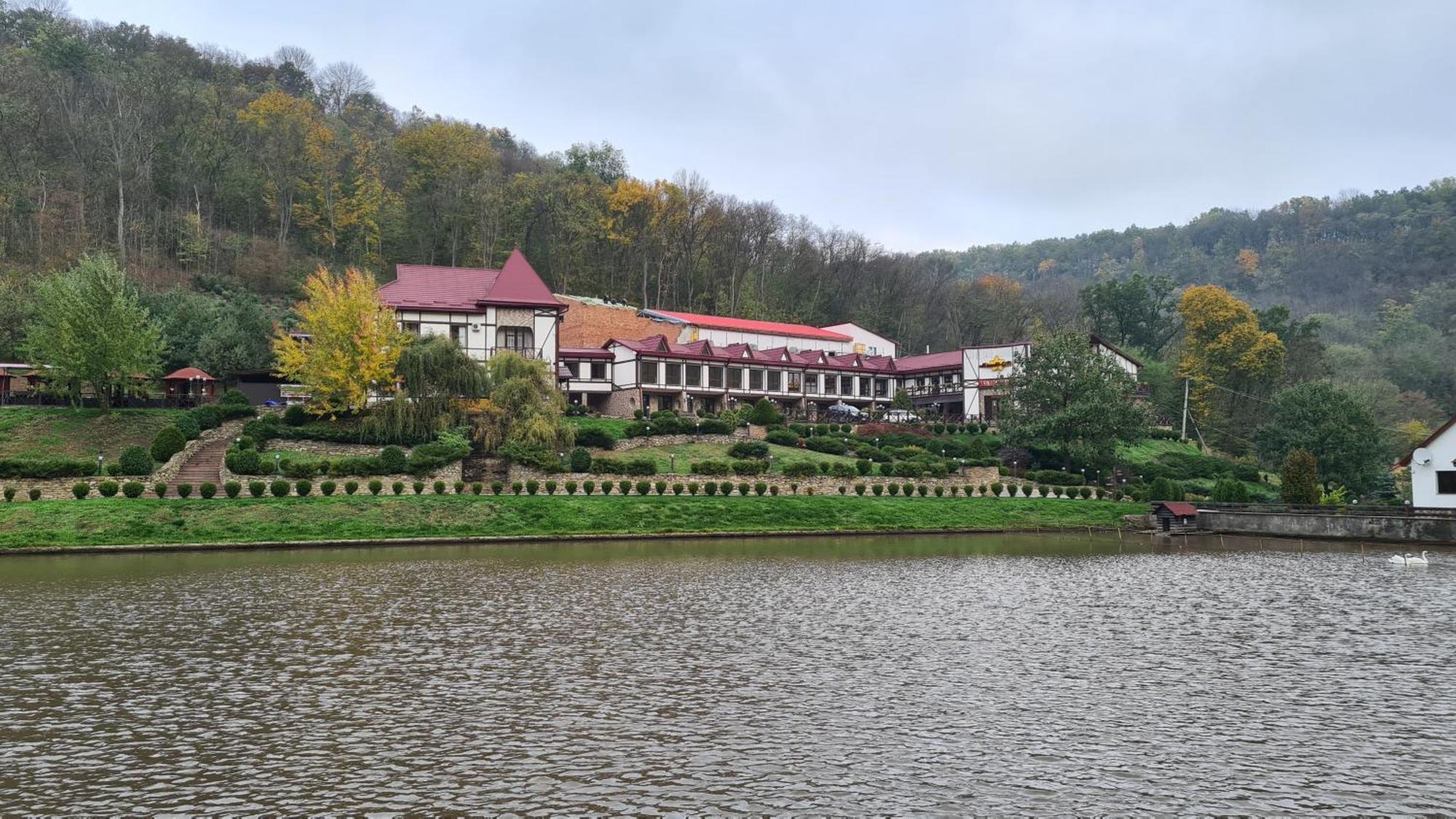 Mishyn-City Hotel Dobrovlyany Buitenkant foto